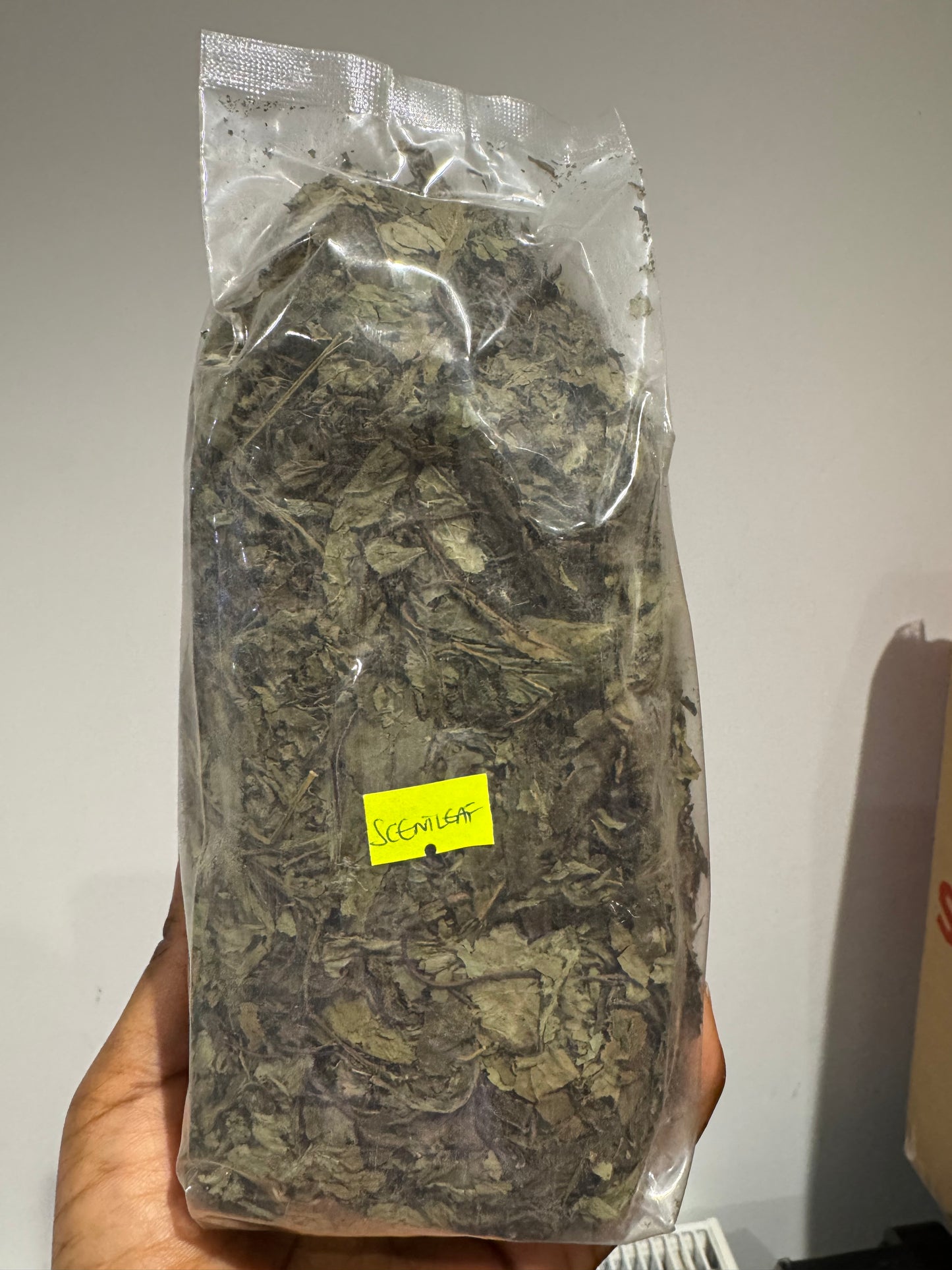 Freshly dried Scent leaves (100g)
